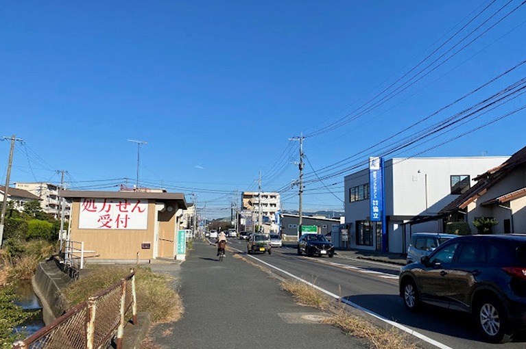 右手に西日本シティ銀行が見えてきます